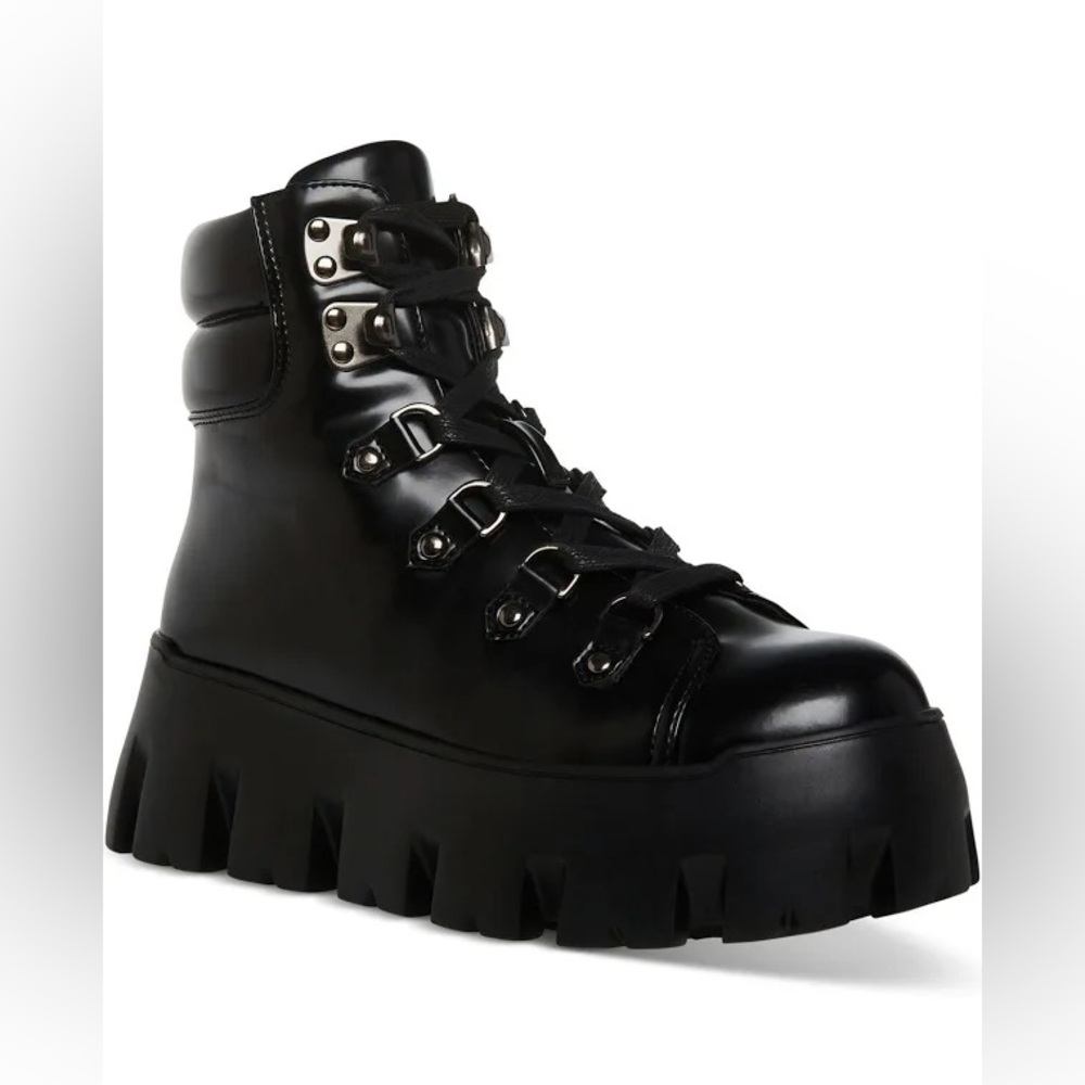 Madden Girl ALPINE LACE-UP LUG SOLE ANKLE BOOTS size 6.5 BLACK